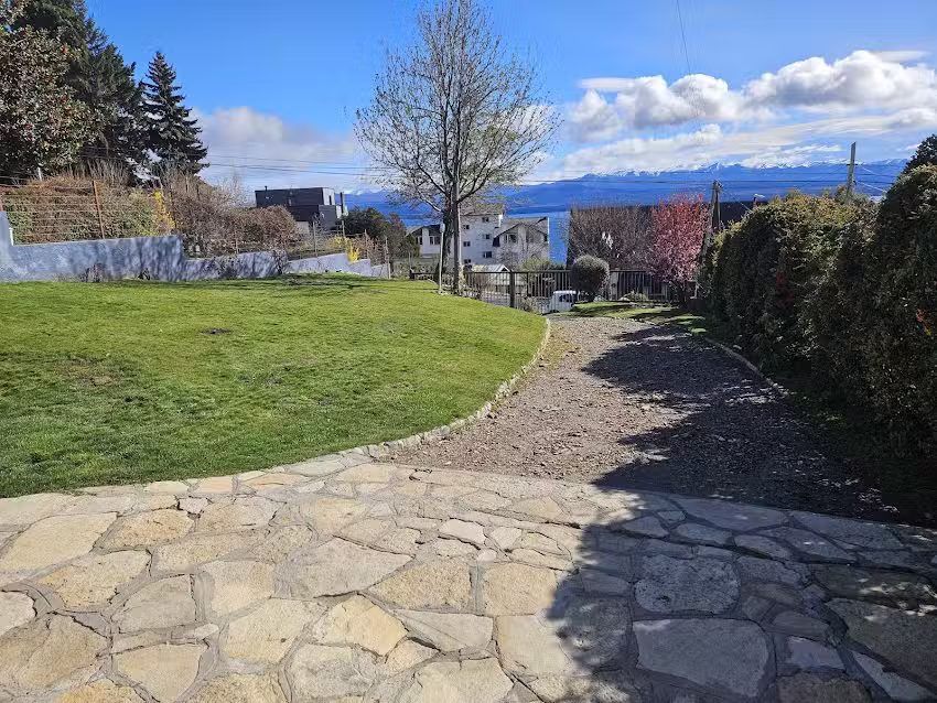 Acogedora Casa con vista al lago en Bariloche