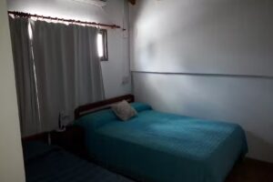 Alojamiento Azaleas 25 de mayo 333 entre Ferrari y Mitre