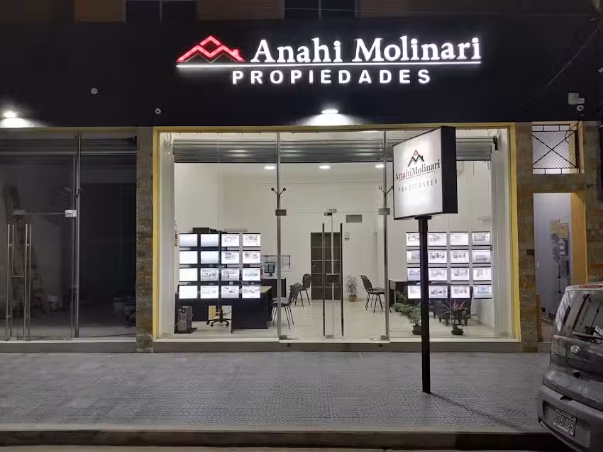 Anahi Molinari propiedades