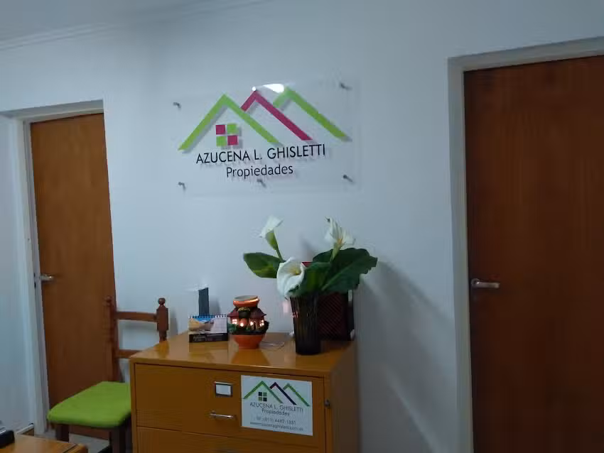 Azucena L Ghisletti Propiedades