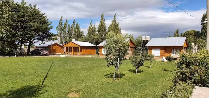 Caba&ntilde;as Cerca Del Lago