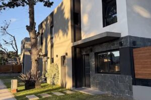 Debra Garc&iacute;a Inmobiliaria Mar de Aj&oacute;