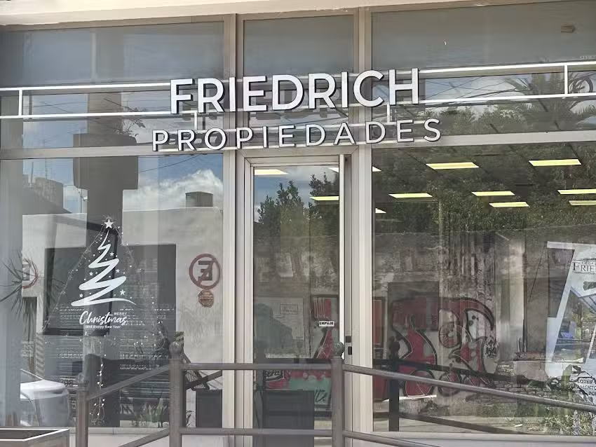 Friedrich Propiedades