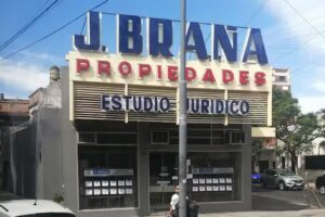 J Bra&ntilde;a