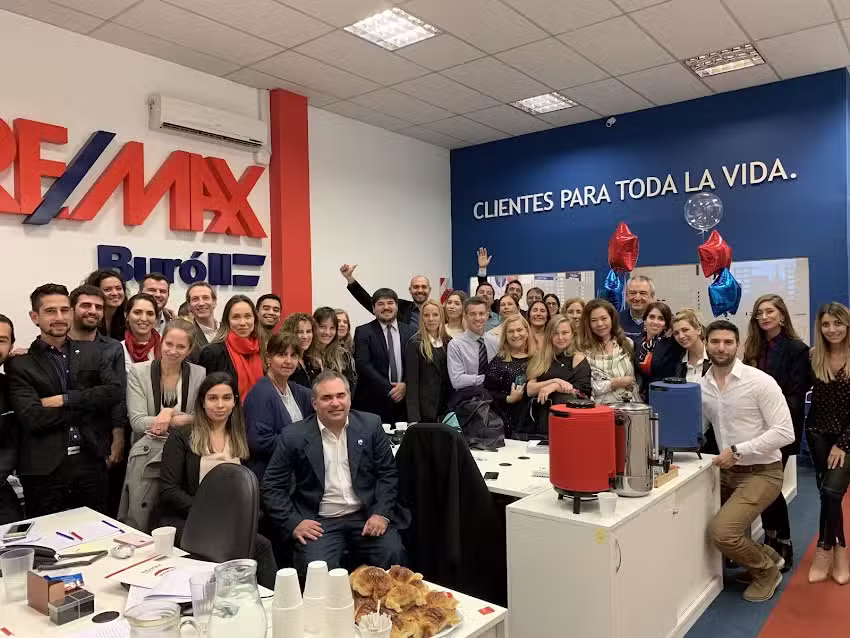 Remax Bur&oacute; Ii