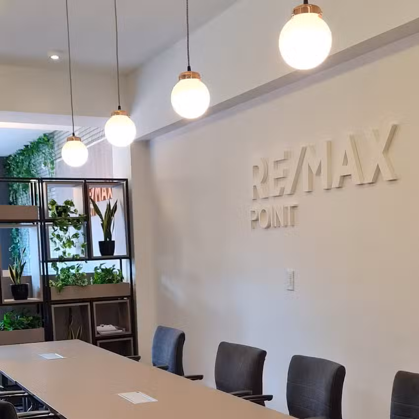 Remax Point
