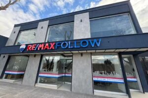 Remax Follow