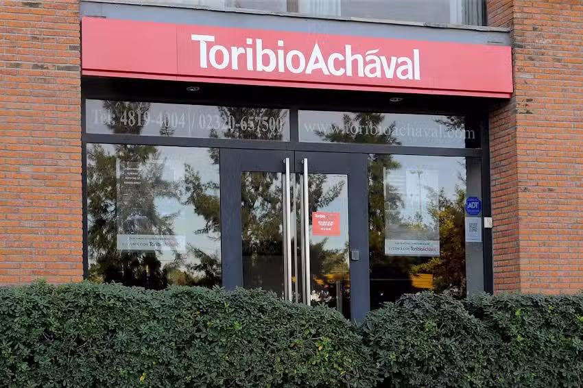 Toribio Ach&aacute;val